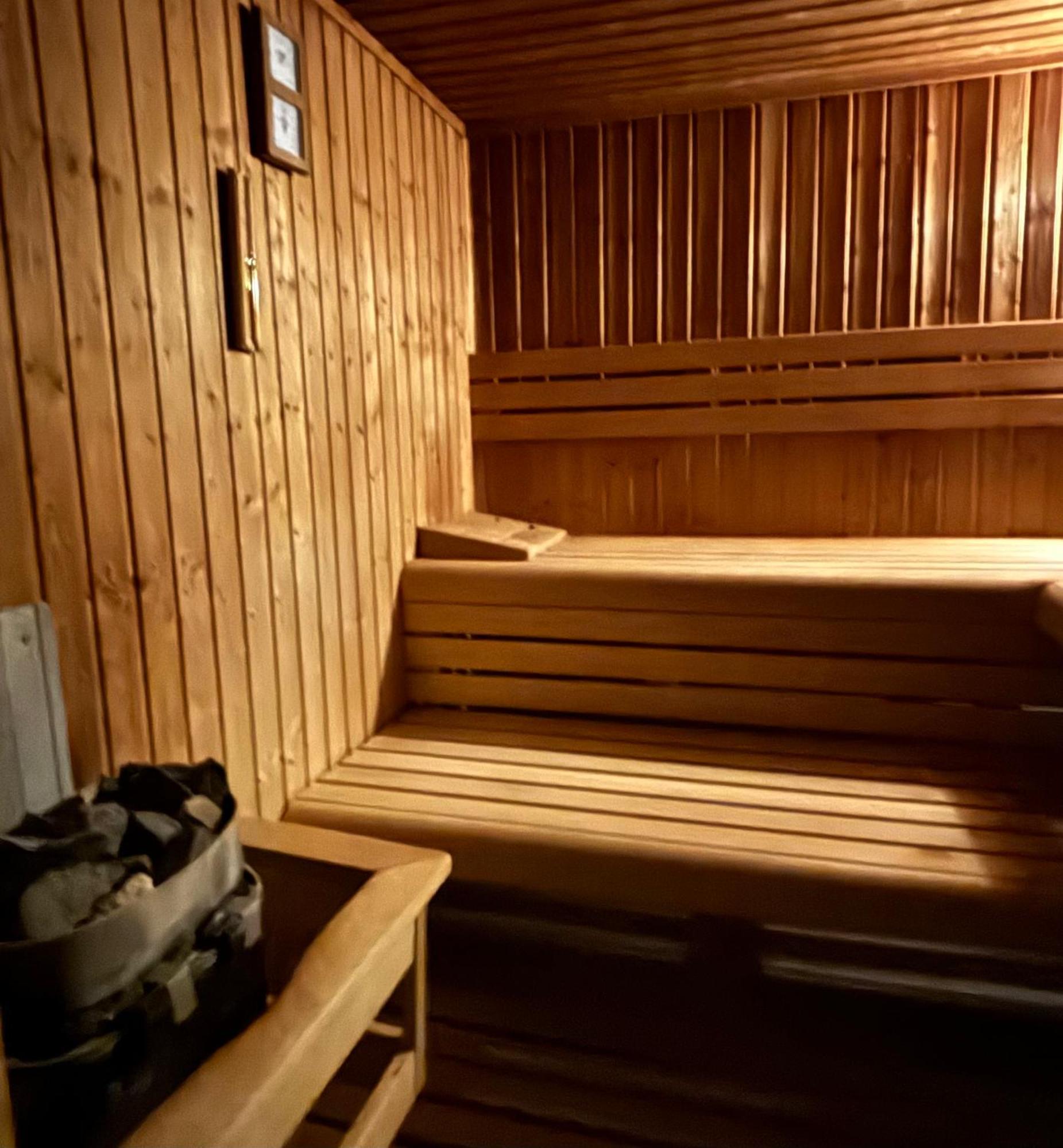 Club218 The Sunset - Wellness Apartment Шиофок Экстерьер фото