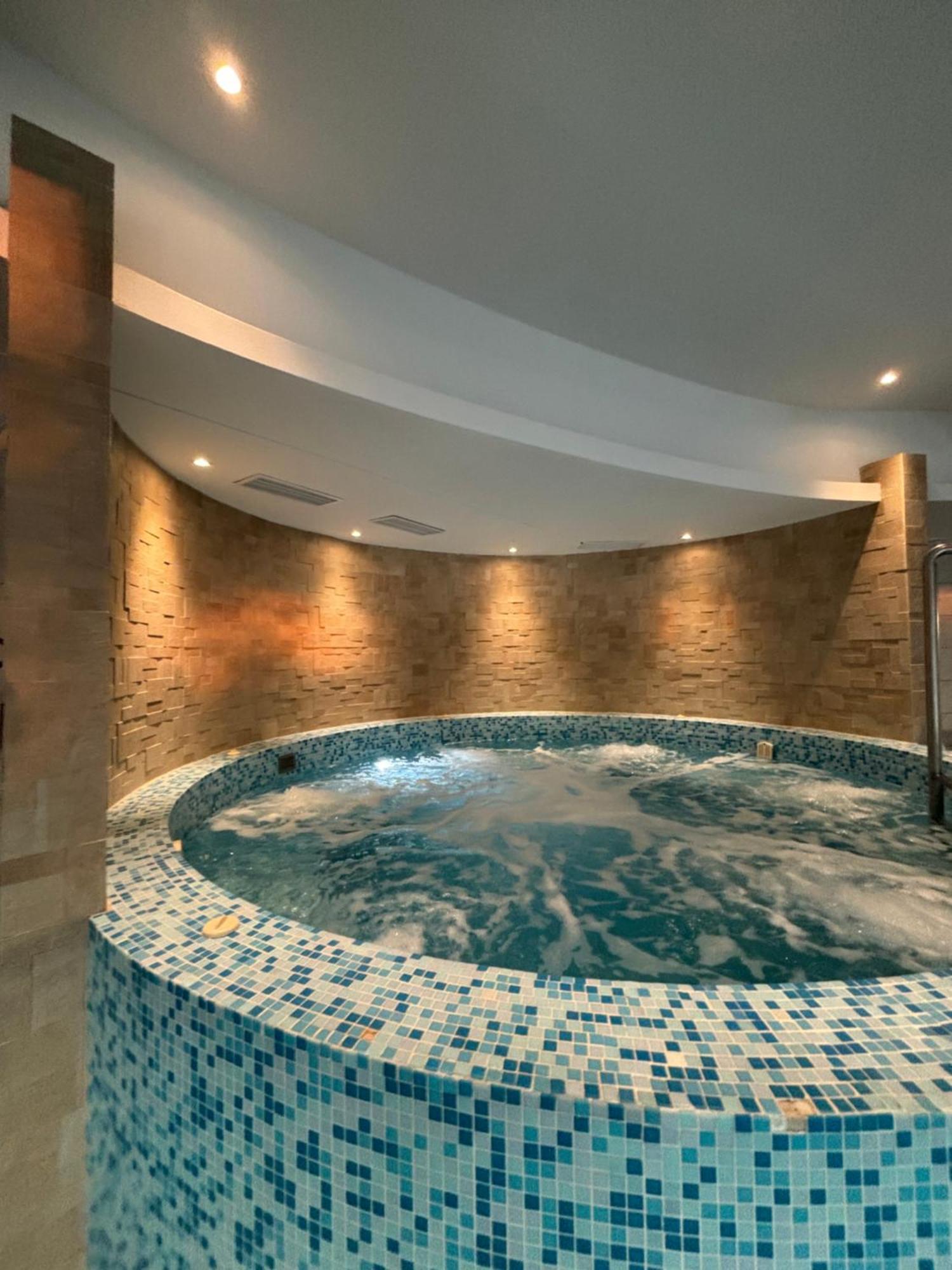 Club218 The Sunset - Wellness Apartment Шиофок Экстерьер фото